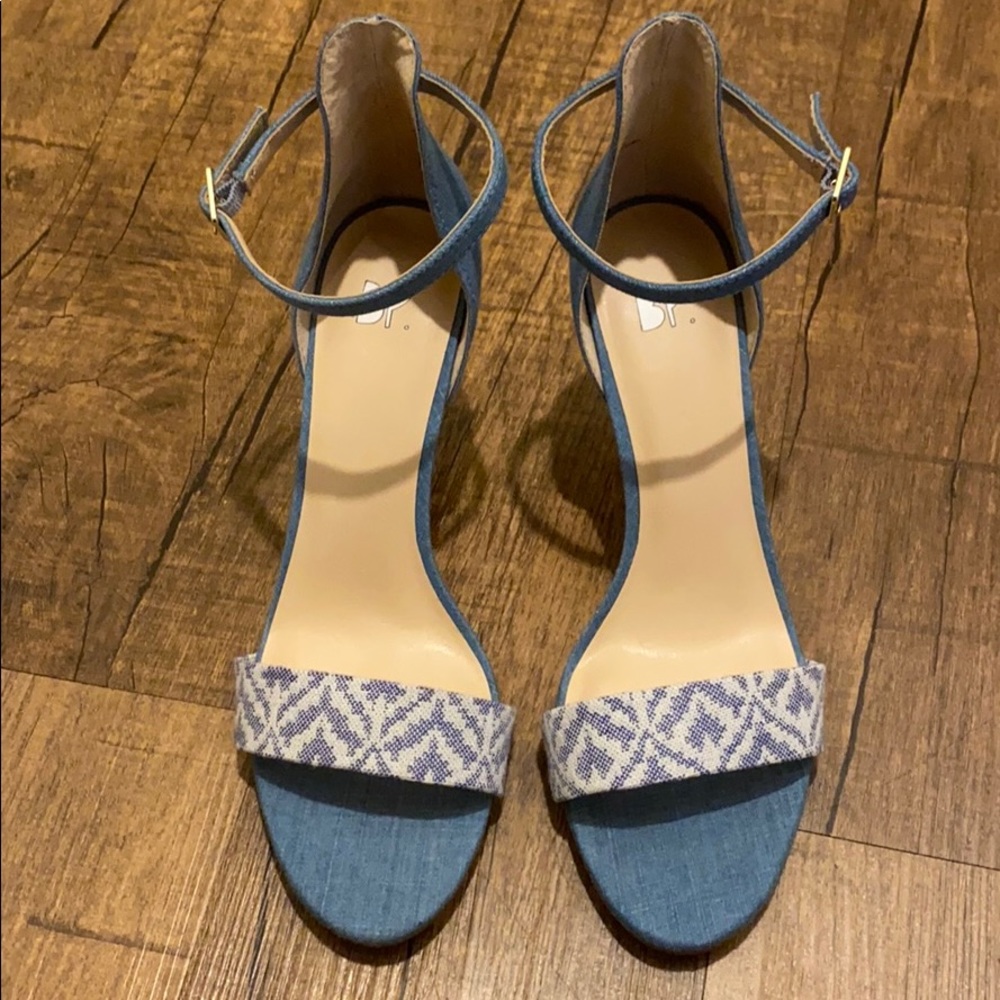 Denim sandals with kitty heel